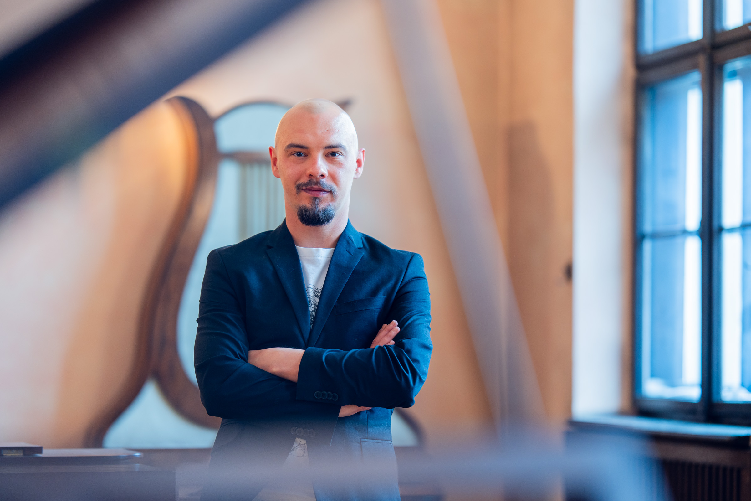 Karol Furtak - prowadzący spotkanie z cyklu „poLUB klasykę - rozmowy o muzyce”